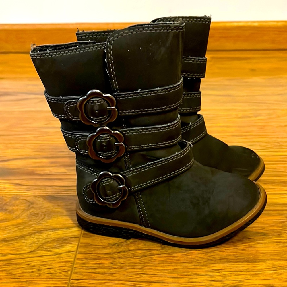 Adorable charcoal toddler boots
